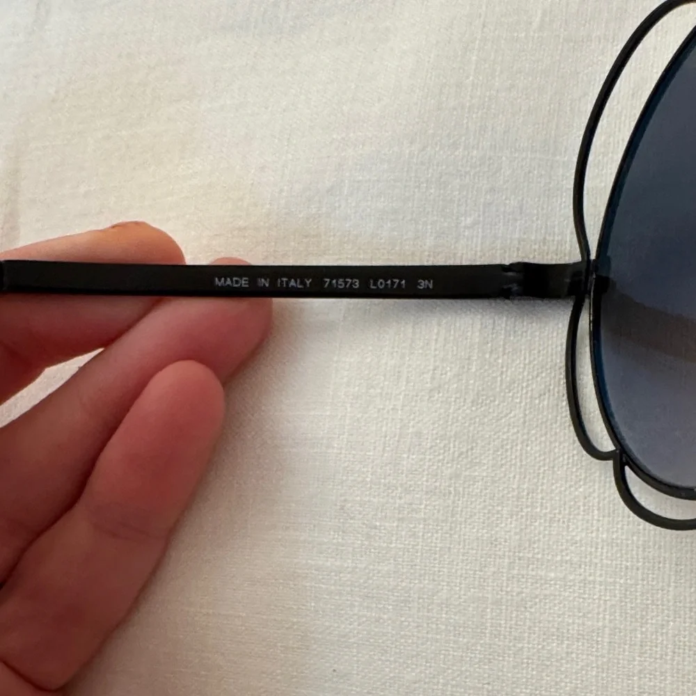 CHANEL Black Flower Sunglasses - Picture 4 of 5